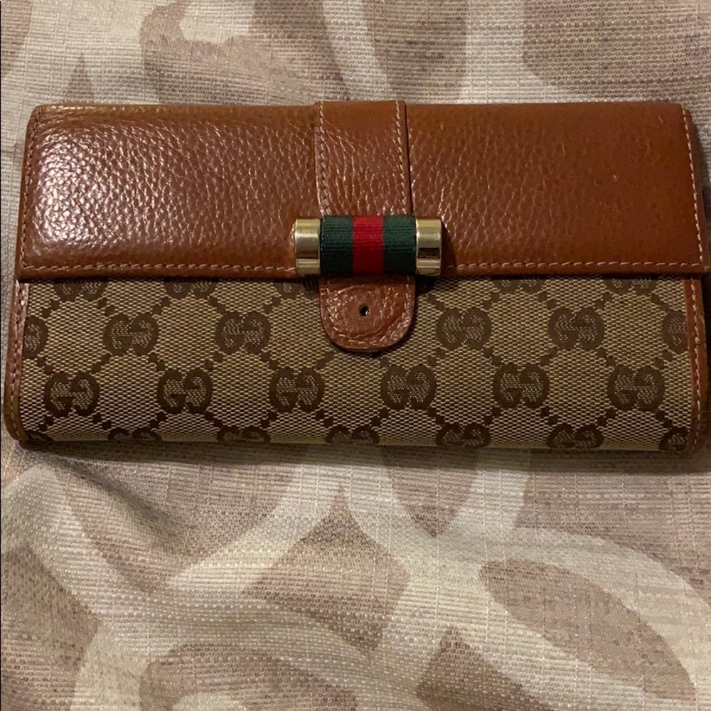 Authentic Gucci GG Wallet